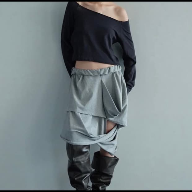 세릭 SLASHED DRAPE SKIRT GREY
