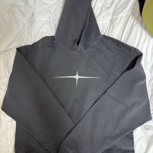 틸던 SHOP MERCH HOODIE black