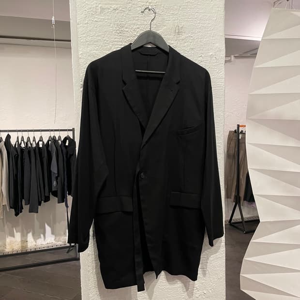 더 비리디안 스트랩 디테일 블레이저