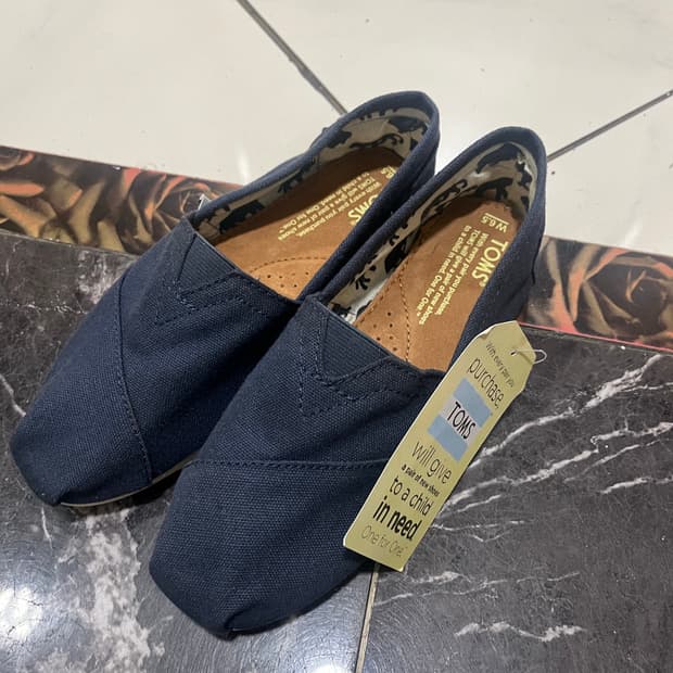 (새상품)TOMS 탐스 클래식 캔버스 슬립온 네이비 6.5