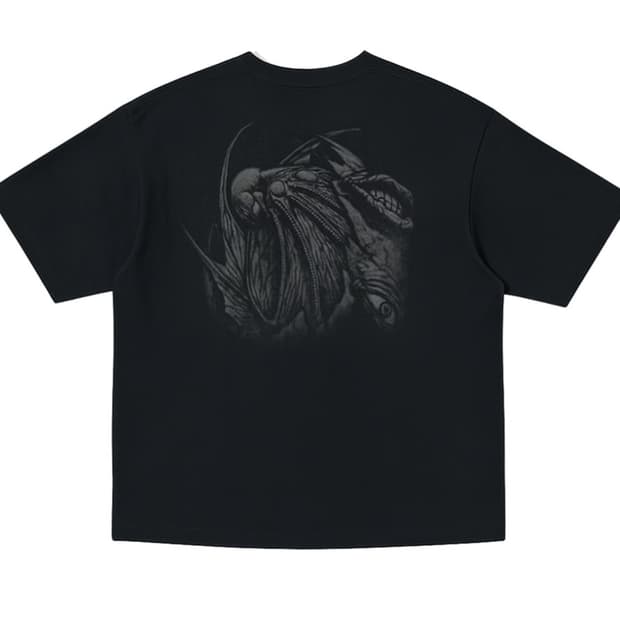 유니클로 UT x 베르세르크 망가 큐레이션 그래픽 티셔츠 A 블랙