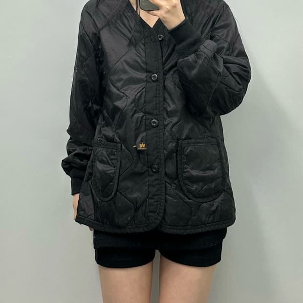 꼼데가르송 x 알파인더스트리 빅로고 블랙 퀼팅 자켓 