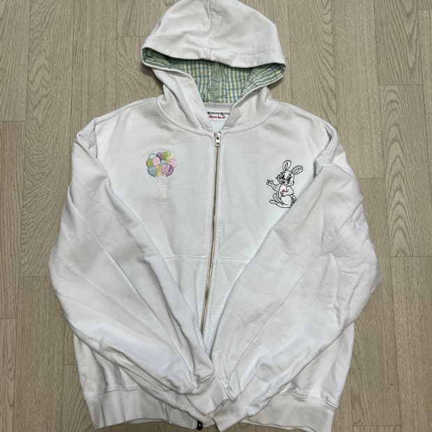 더뮤지엄비지터 후드집업