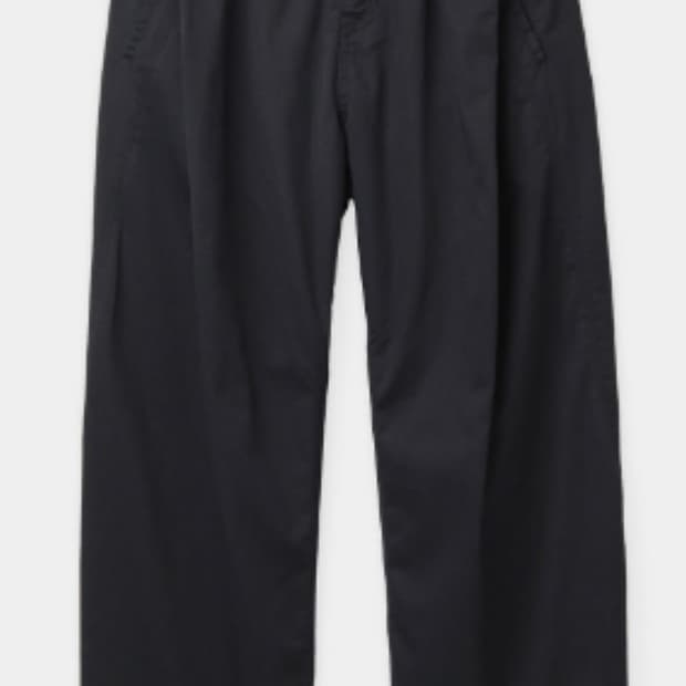 쿠어 코튼 블렌드 딥 플리츠 커브드 팬츠