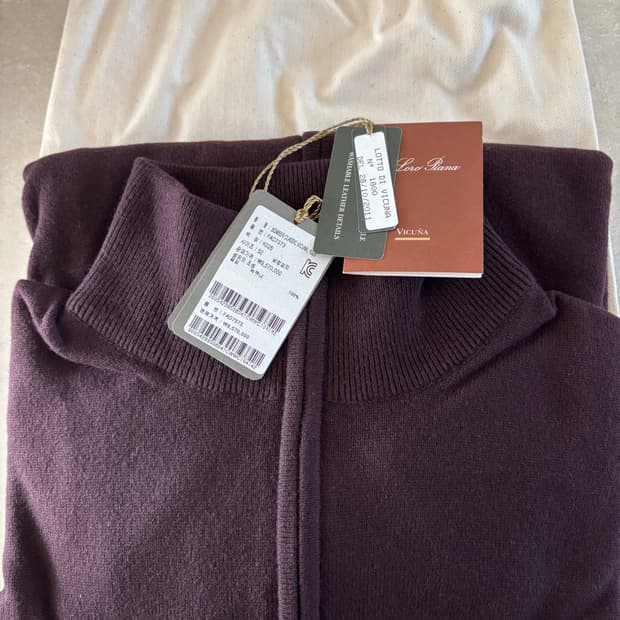 로로피아나 비쿠냐 집업 니트 (미사용 보관품)