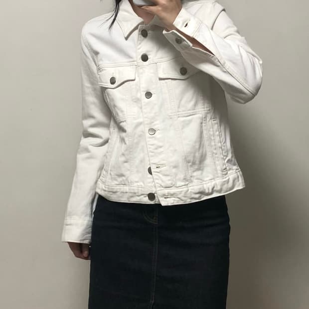 COS 화이트 트러커 데님자켓