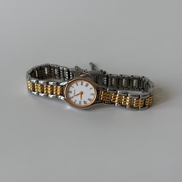 1980s Roman Oval Bracelet Ladies Quartz