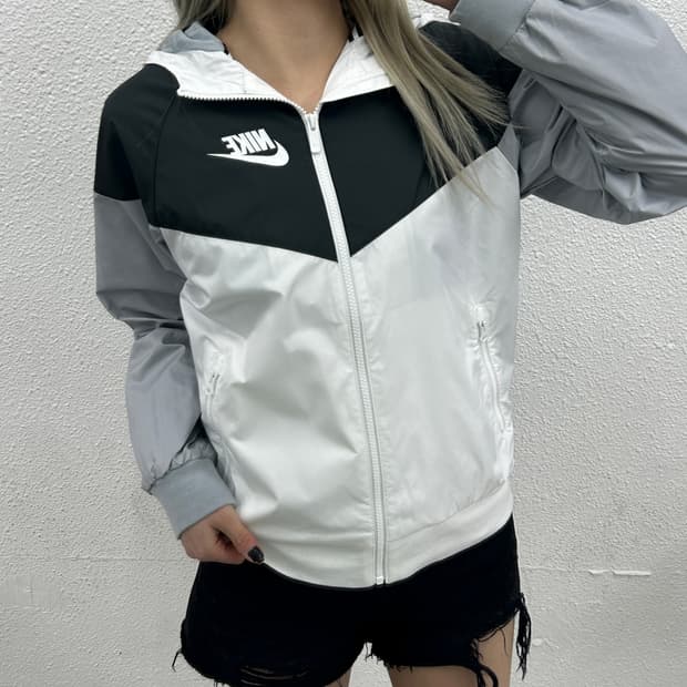 나이키 화이트 스우시 그레이배색 바람막이 L