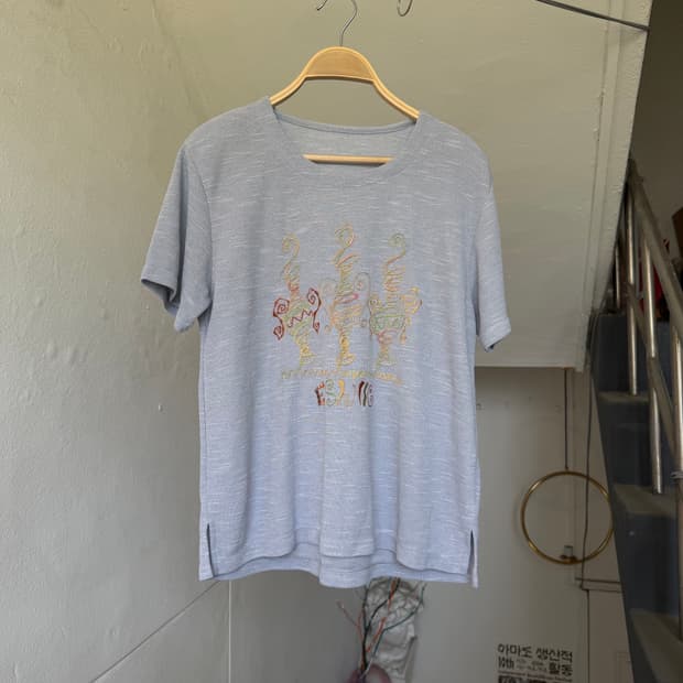 소라색 페어리 자수 반팔 티셔츠