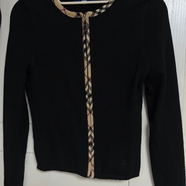 버버리 블랙 집업가디건