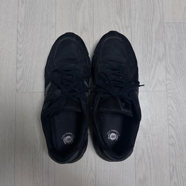 뉴발란스 990 v4 트리플블랙 280