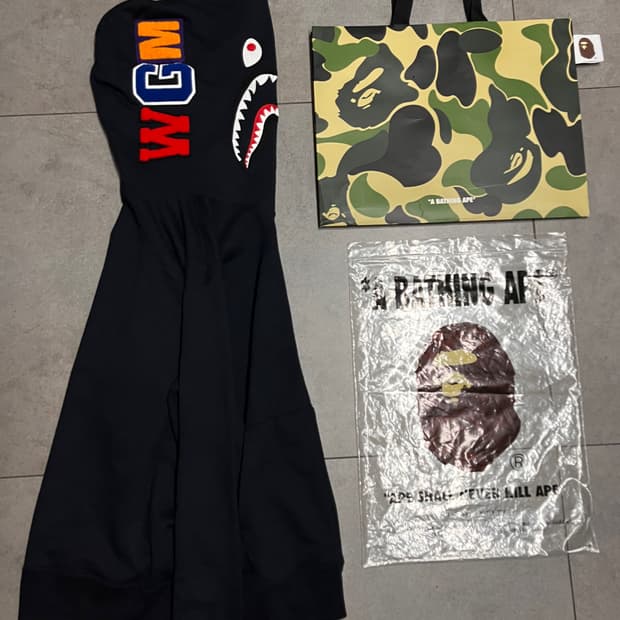 새상품급) 베이프 올블랙 샤크 후드집업