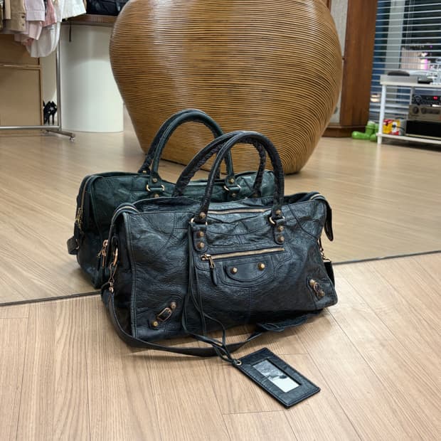 발렌시아가 블랙 클래식 시티 모터백