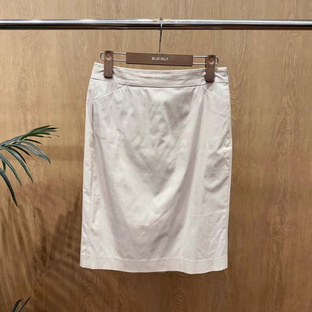 띠어리 럭스 H라인 미디 스커트 후면 절개 디테일 베이지