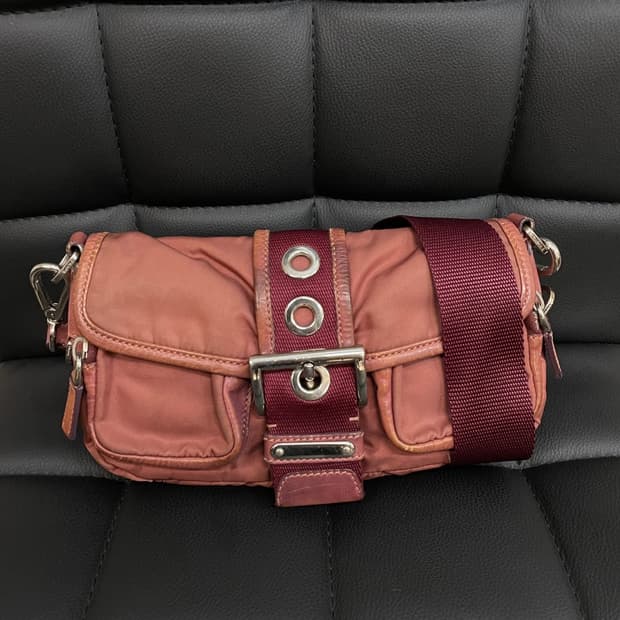 프라다 테수토 삼각 로고 숄더 백