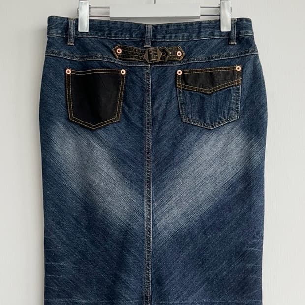  H.S.N 워싱 데님 미디 스커트 