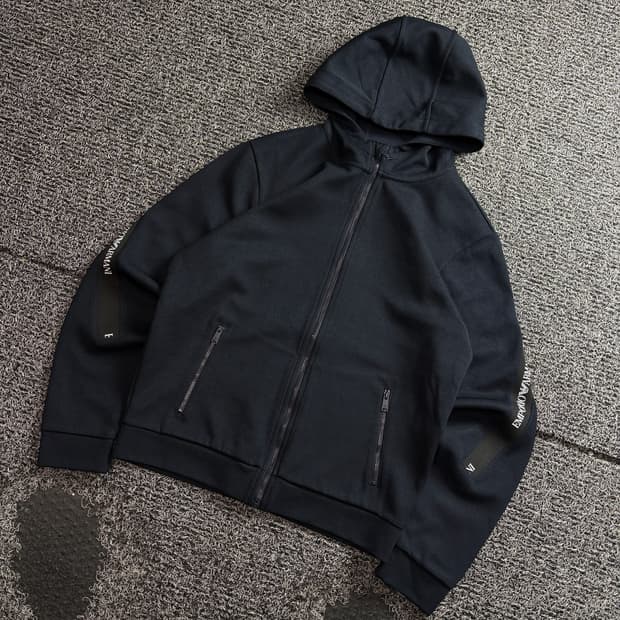 엠포리오 아르마니 테이핑 디테일 저지 3708