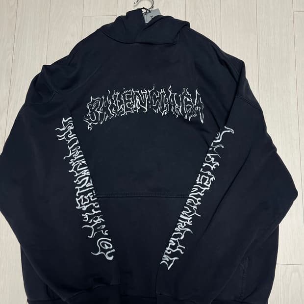 발렌시아가 후드티