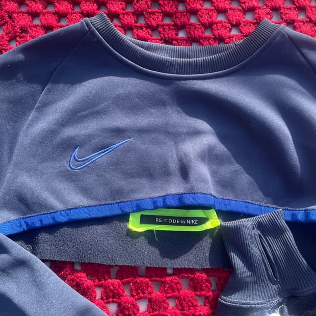 recode nike 업사이클링 맨투맨