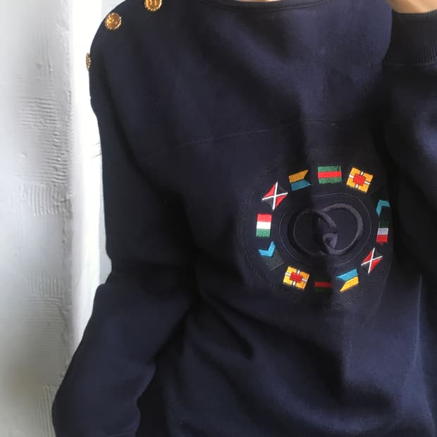 Gucci 구찌 네이비 로고 맨투맨