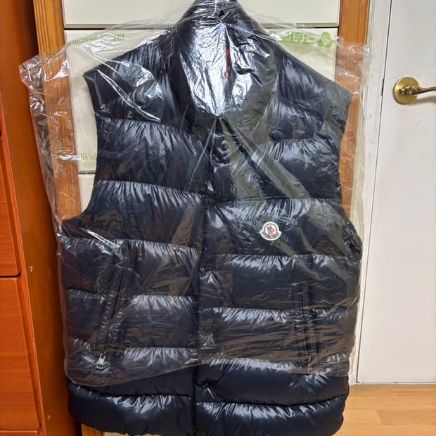 몽클레어패딩조끼 네이비 4사이즈