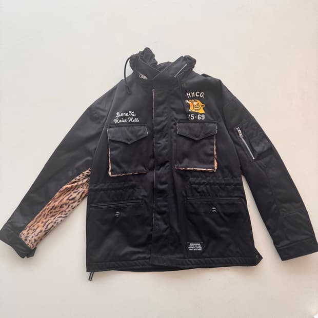 네이버후드 사파리 스타일 자수점퍼