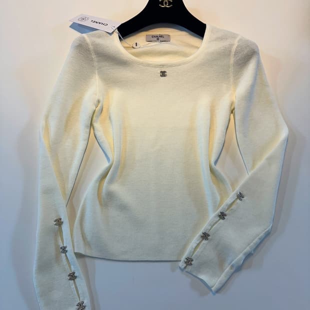 (새상품)샤넬소매큐빅니트