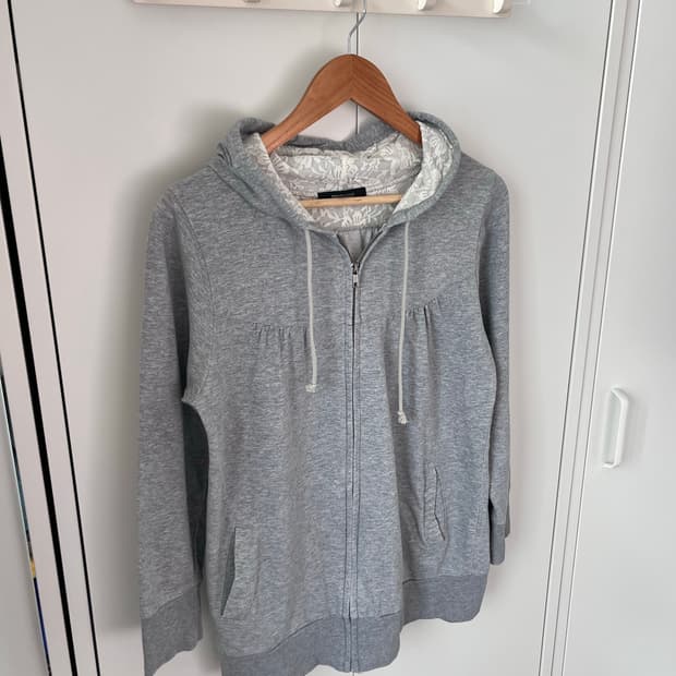 Mouth valley 레이스 핀턱 그레이 후드집업 모리걸