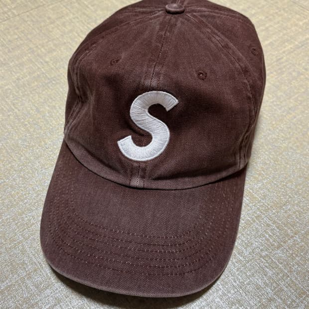 슈프림 S 로고 피그먼트 캡 브라운