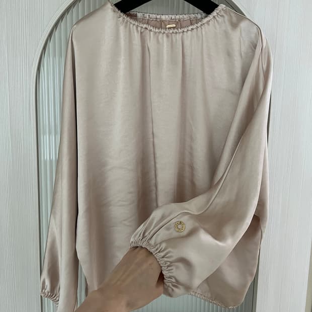 고퀄 - 새틴 블라우스