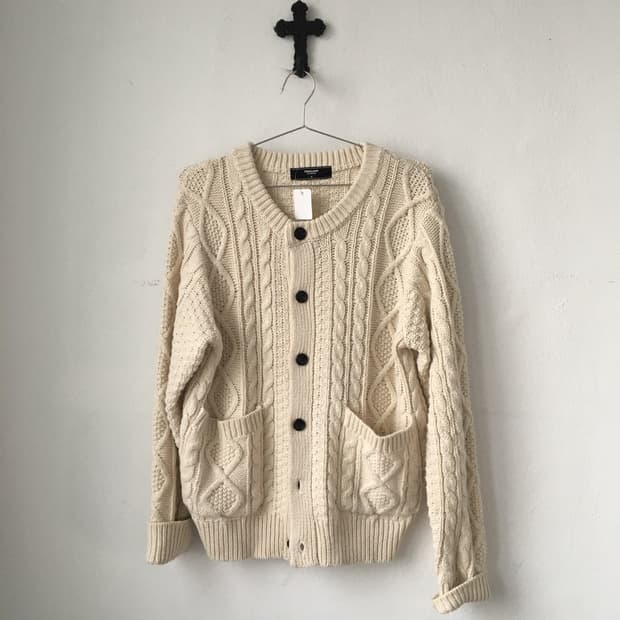 Cable pattern knit cardigan