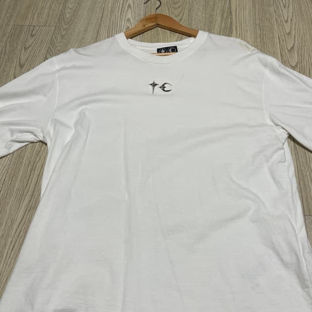 떠그클럽 반팔티 흰색 판매합니다