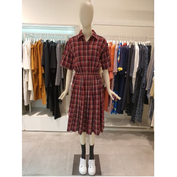 스튜디오 톰보이 레드 체크 플리츠 미디롱 원피스