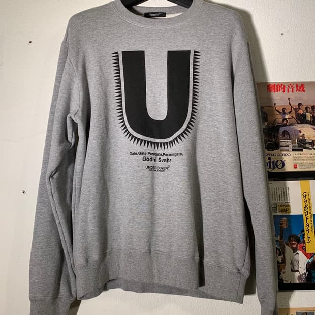 언더커버 기즈 로고 그레이 맨투맨