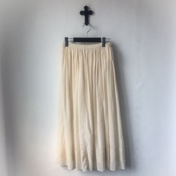 Lace point long skirt