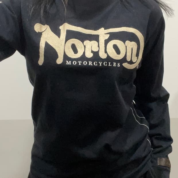 Norton 노턴 체인스티치 자수 프린팅 롱 슬리브