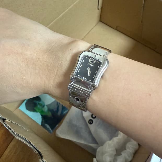 펜디 시계 정품 보증서 있음