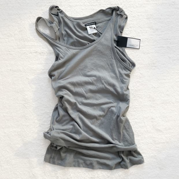 트위스트 슬리브리스 탑