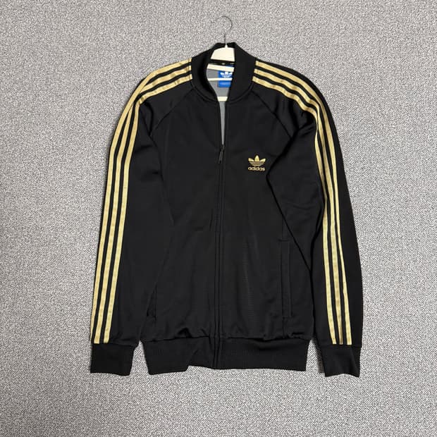 아디다스 슈퍼스타 파이어버드 져지 블랙 골드 100 트랙탑