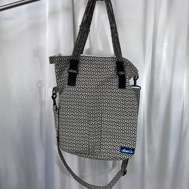 KAVU