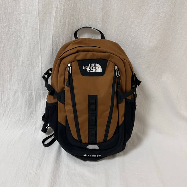 노스페이스 미니샷 백팩 브라운
