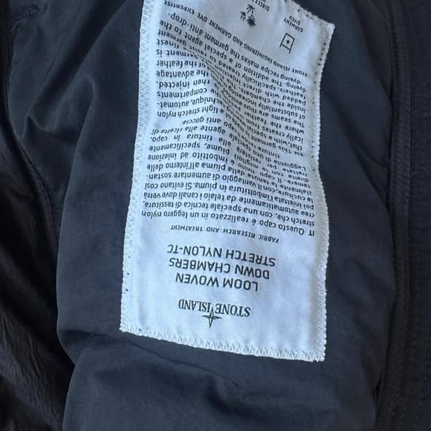 스톤아일랜드 룸우븐 경량패딩 블랙L