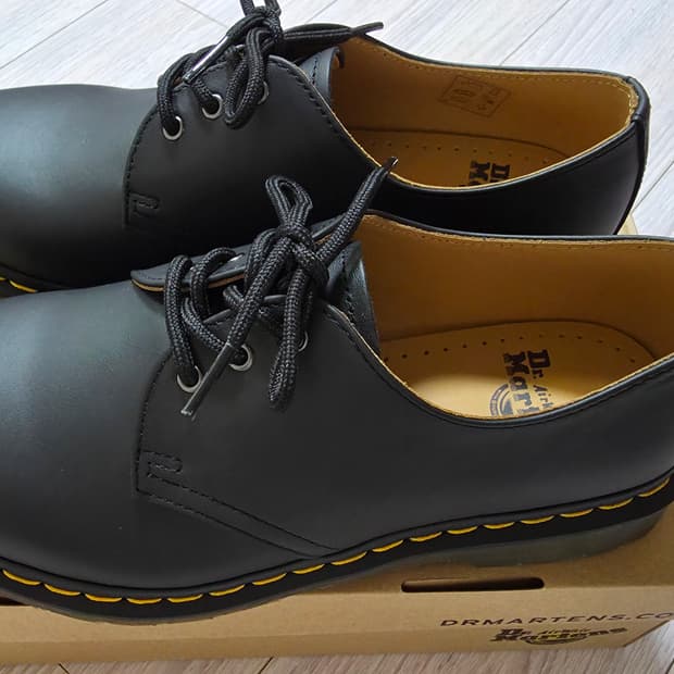닥터마틴 1461 3홀 블랙 나파 팝니다.