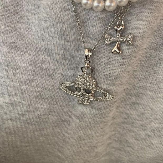 비비안웨스트우드 크리스털 스컬 크로스 더블 체인 네크리스 