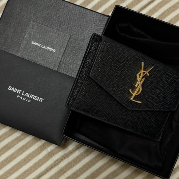 입생로랑 카드지갑 풀박스 판매합니다