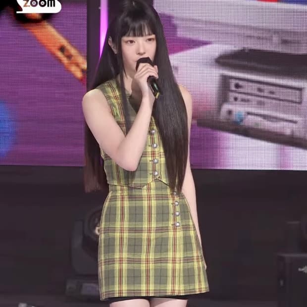 미스치프 체크 베스트 스커트 셋업 하니 조이 착용