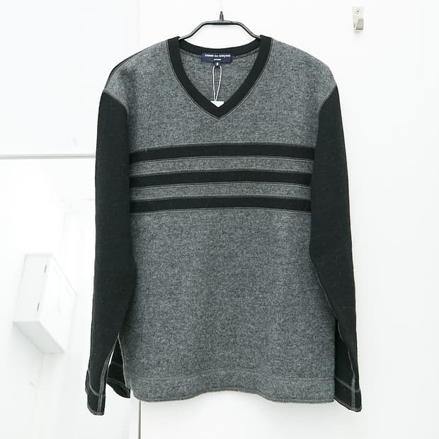 Out Seam V-neck Sweater