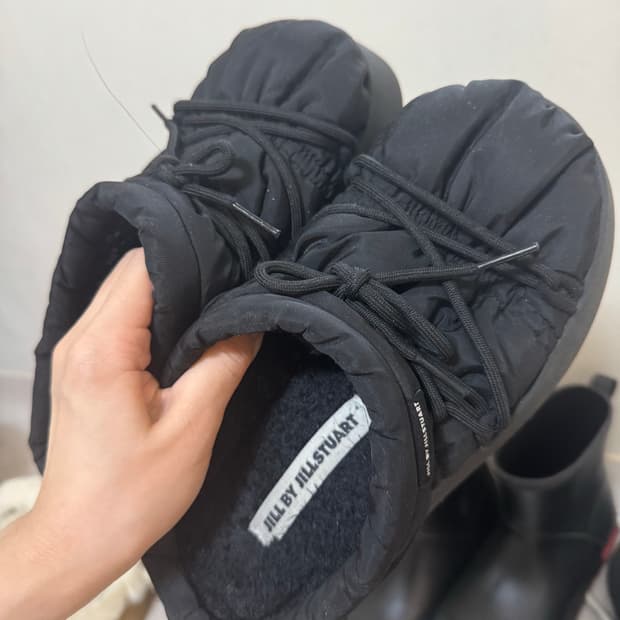 질바이질스튜어트 패딩 뮬 슬리퍼