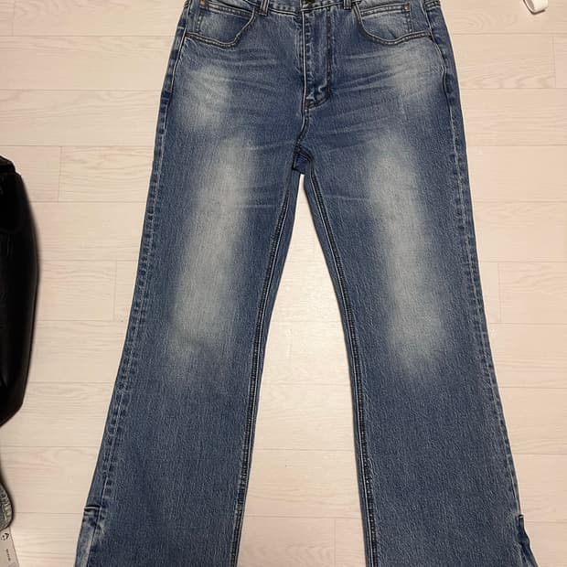 웨슬리 휴스턴 플레어 핏 데님 팬츠 미드 블루