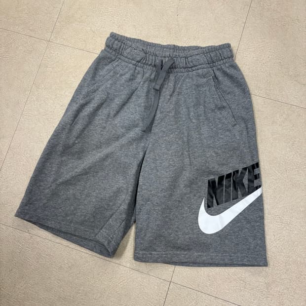 나이키 빅로고 그레이 반바지